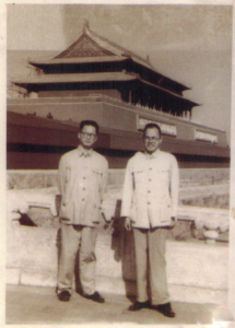 1960年9月21日与胡厚宣先生摄于天安门前