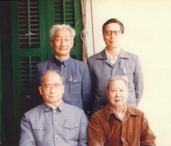 1987年5月13日偕云南大学李埏、本所邹逸麟访施蛰存先生，摄于其寓所